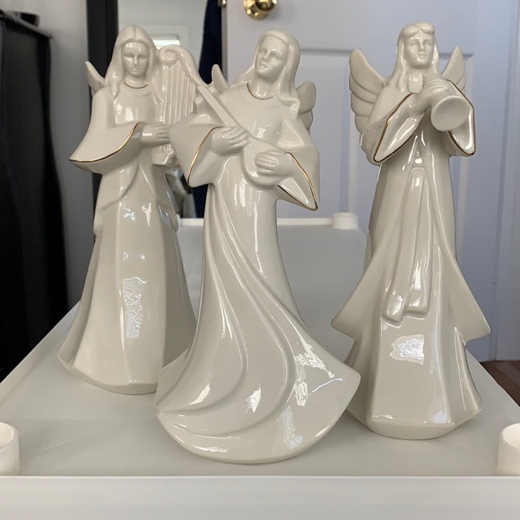 Porcelain 3 angle figures - Picture 1 of 3